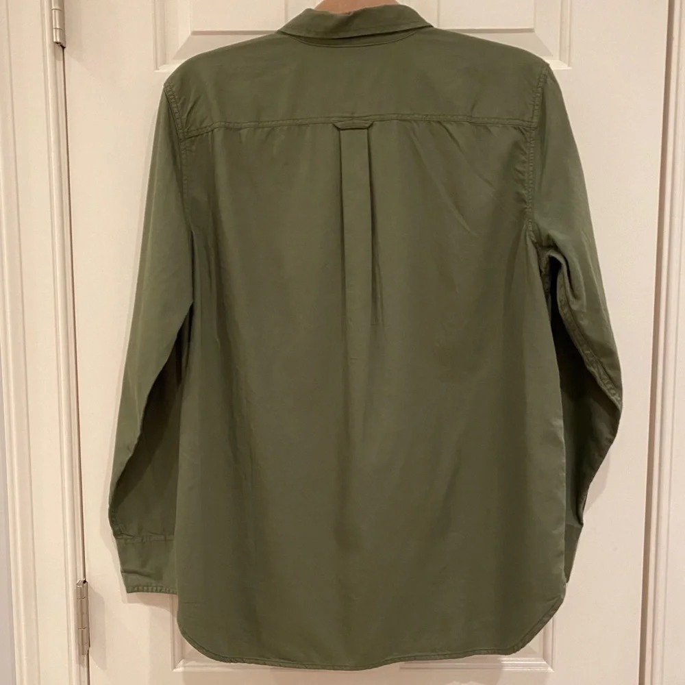 NWOT J. Crew Women’s Boyfriend Utility Button Shirt / Size M / Army Green - Picture 3 of 5